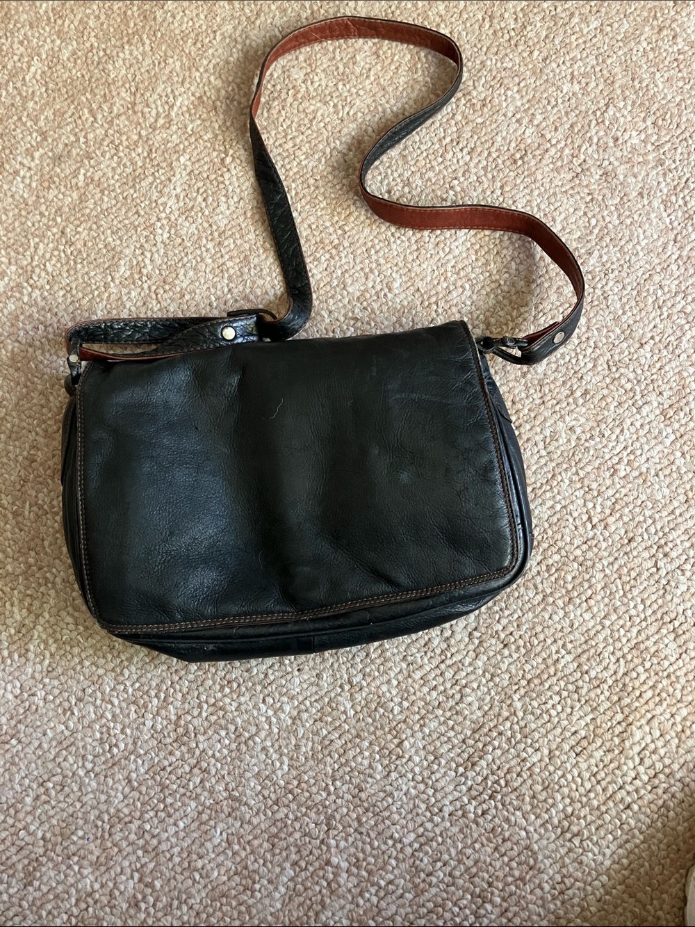 Everyday Black Leather Crossbody Bag with Adjustable Strap